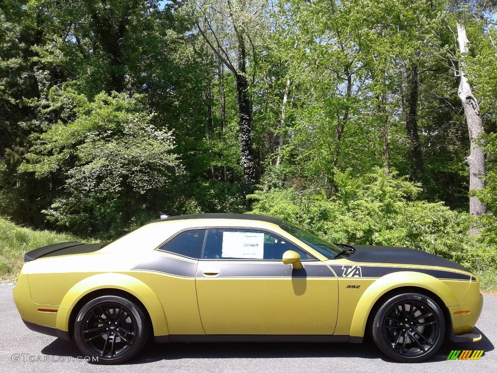 2021 Challenger R/T Scat Pack Widebody - Gold Rush / Black photo #5