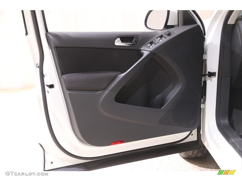 2017 Volkswagen Tiguan Limited 2.0T 4Motion Door Panel Photos
