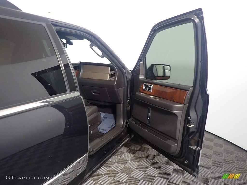 2014 Navigator L 4x4 - Tuxedo Black / Charcoal Black photo #43