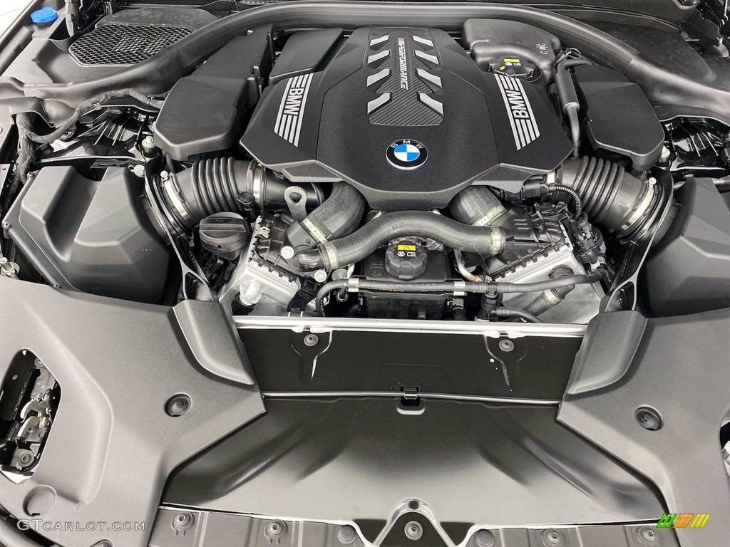 2021 BMW 5 Series M550i xDrive Sedan Engine Photos