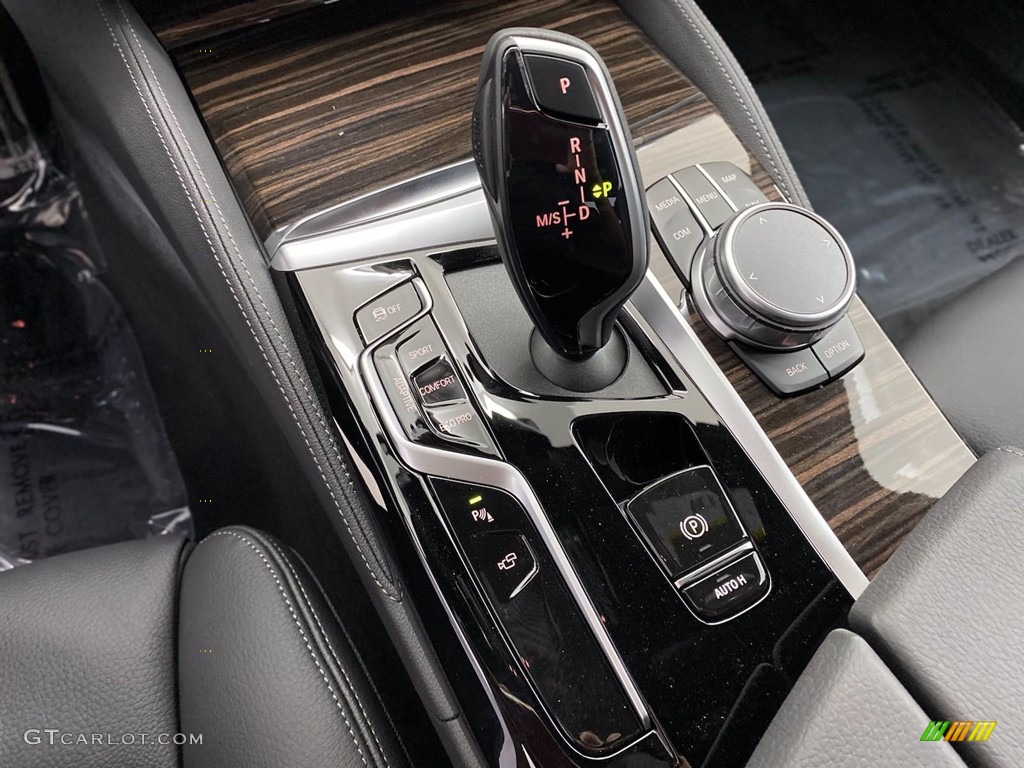 2021 BMW 5 Series M550i xDrive Sedan Transmission Photos
