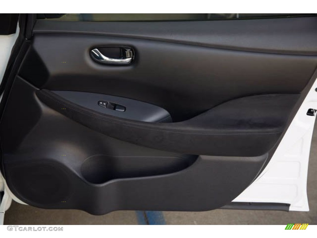 2016 LEAF S - Glacier White / Black photo #29