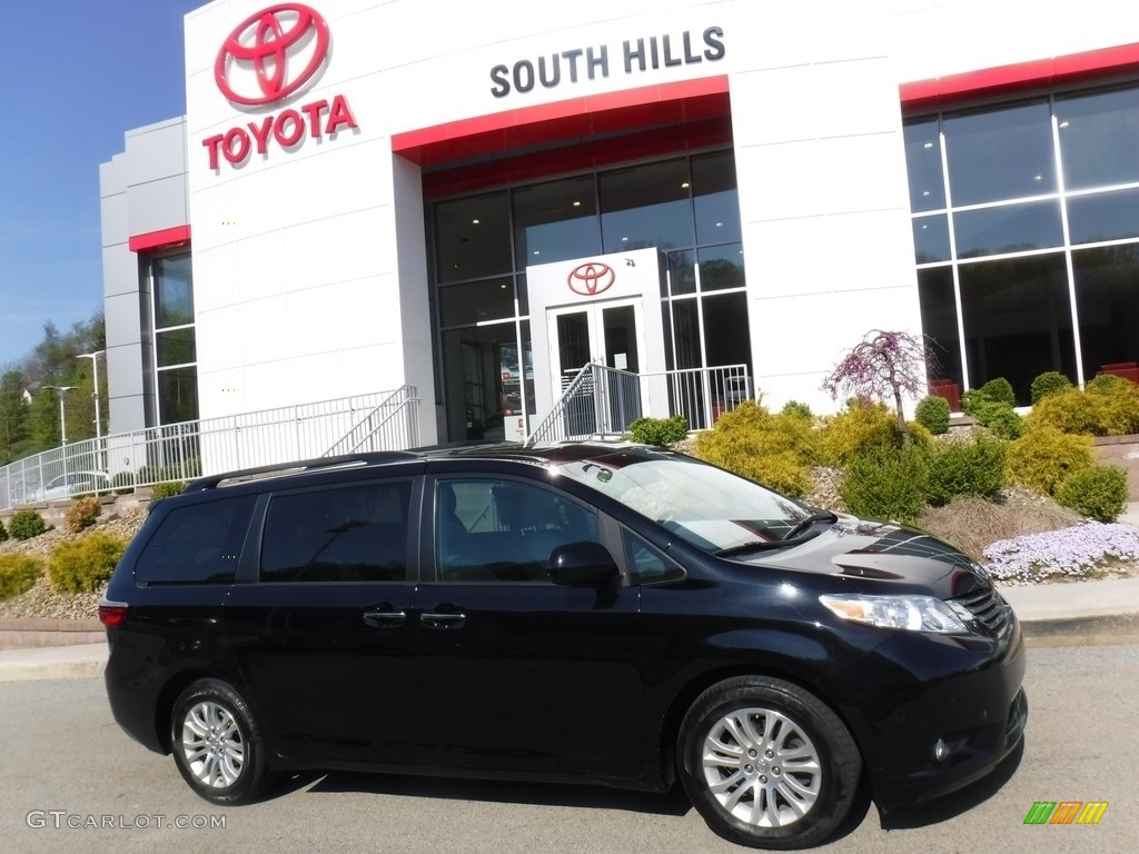 2017 Sienna XLE - Midnight Black Metallic / Ash photo #2