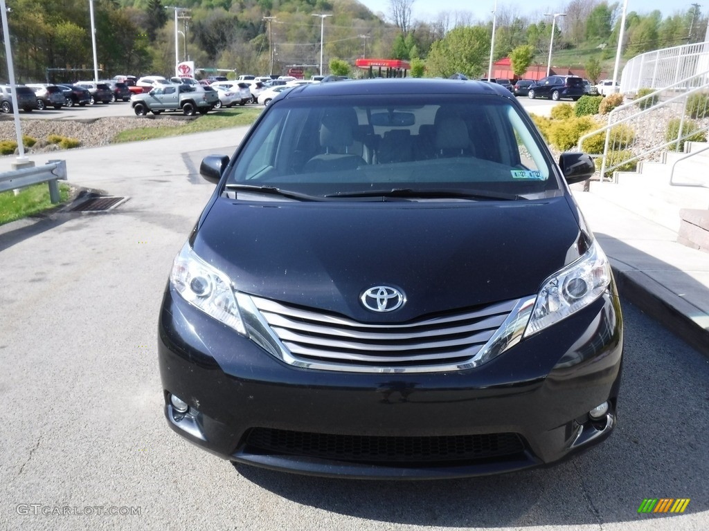 2017 Sienna XLE - Midnight Black Metallic / Ash photo #11