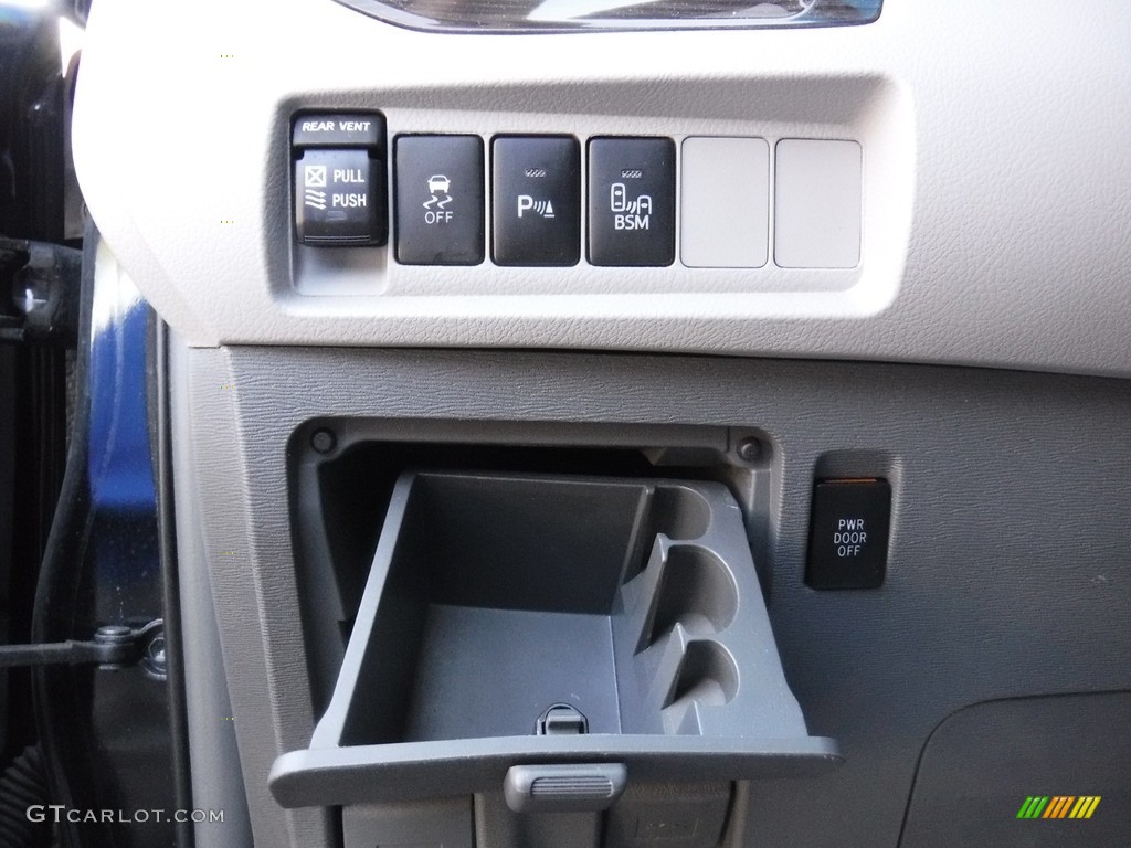 2017 Sienna XLE - Midnight Black Metallic / Ash photo #21