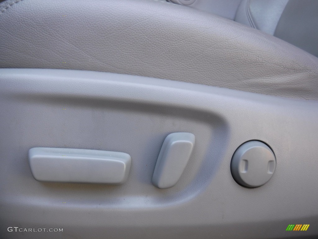2017 Sienna XLE - Midnight Black Metallic / Ash photo #23