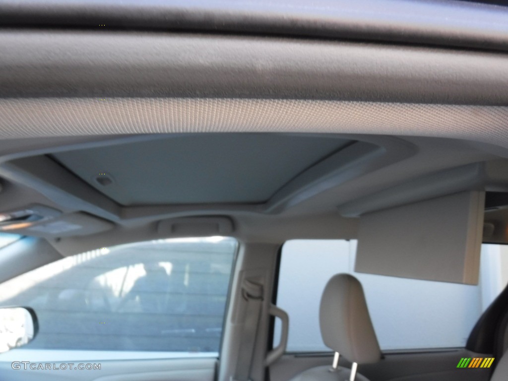 2017 Sienna XLE - Midnight Black Metallic / Ash photo #24