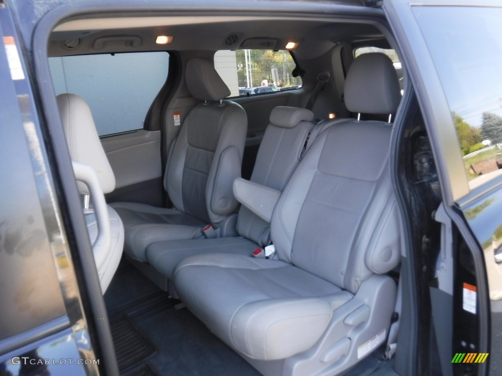 2017 Sienna XLE - Midnight Black Metallic / Ash photo #26