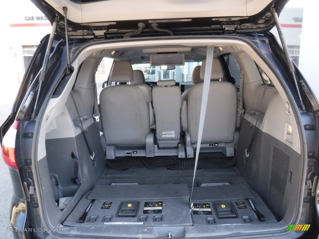 2017 Sienna XLE - Midnight Black Metallic / Ash photo #29