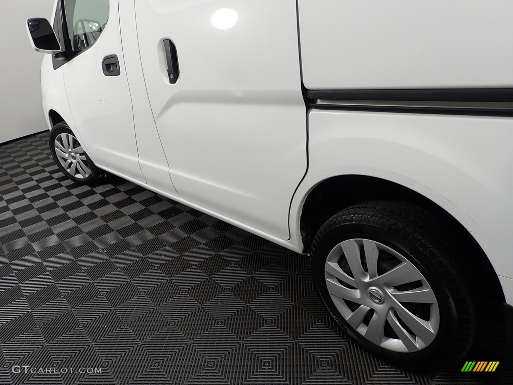 2018 NV200 SV - Fresh Powder / Gray photo #10
