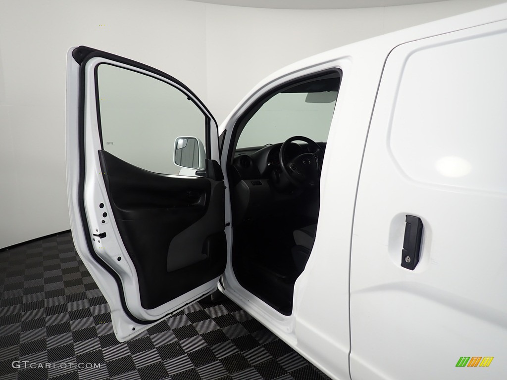 2018 NV200 SV - Fresh Powder / Gray photo #29