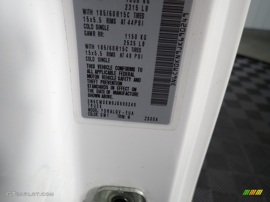 2018 NV200 SV - Fresh Powder / Gray photo #37