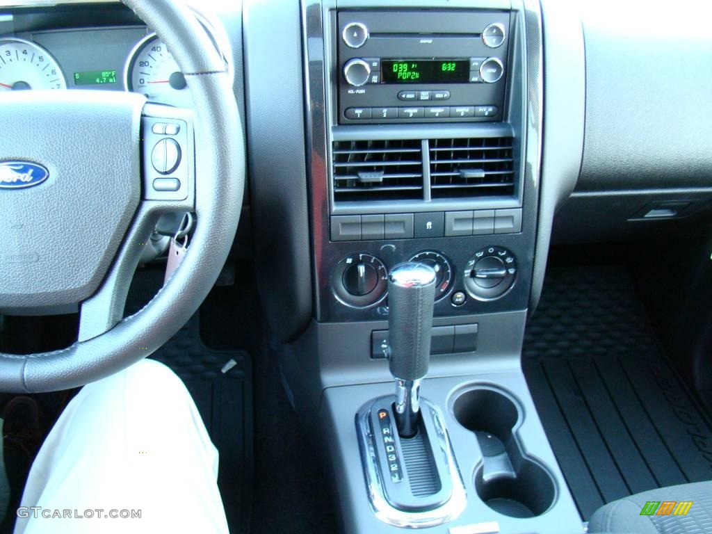 2010 Explorer XLT - Torch Red / Black photo #27