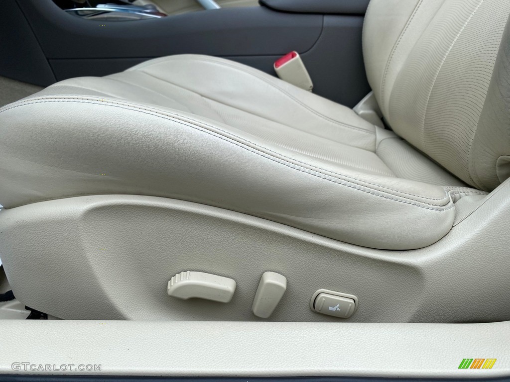 2015 Infiniti Q60 Convertible Front Seat Photo #141824657
