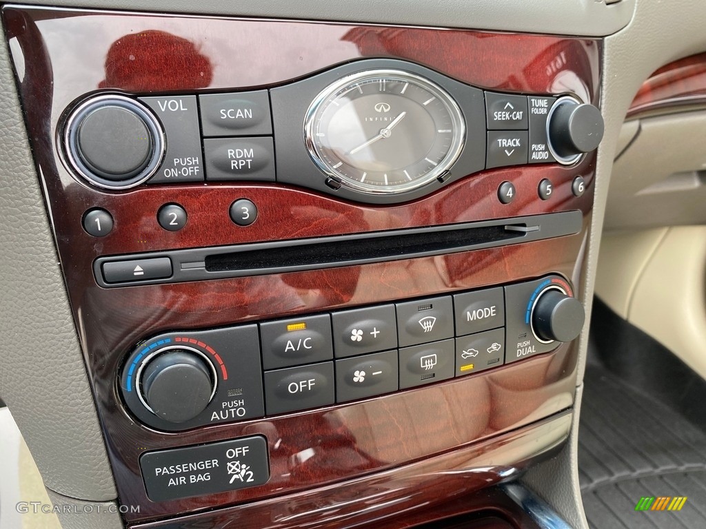 2015 Infiniti Q60 Convertible Controls Photo #141825023