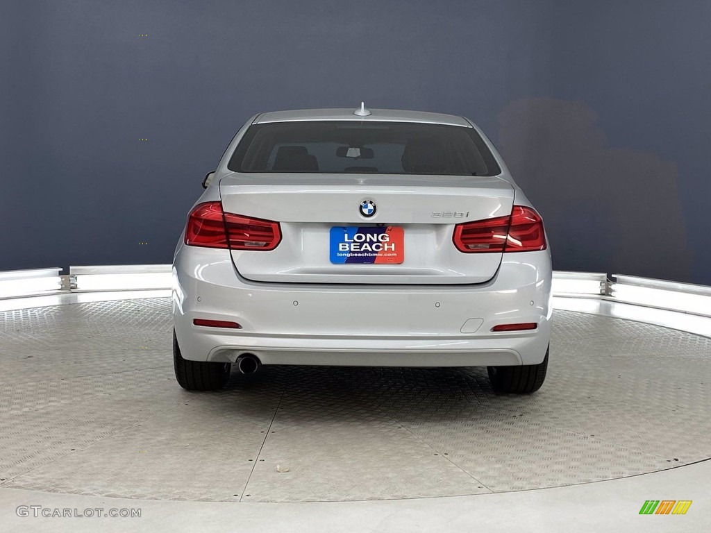 2018 3 Series 320i Sedan - Glacier Silver Metallic / Black photo #4