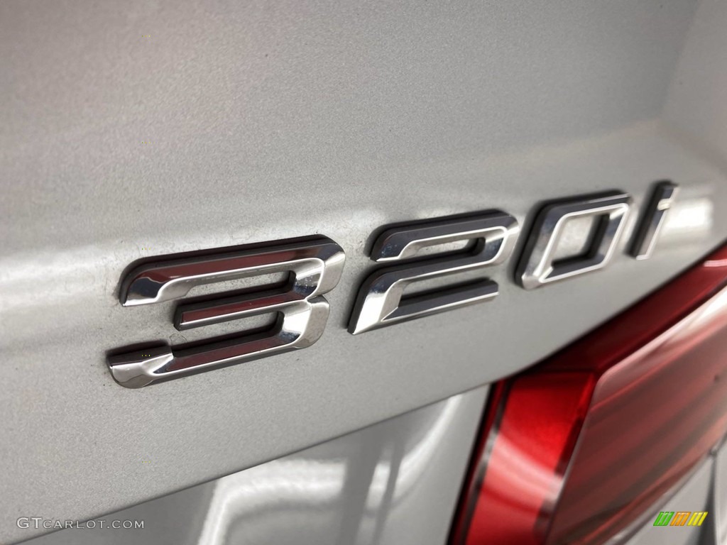 2018 3 Series 320i Sedan - Glacier Silver Metallic / Black photo #11