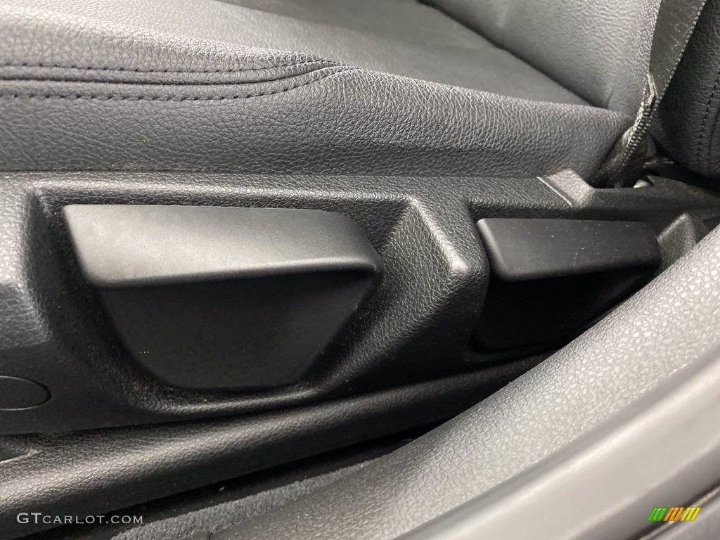 2018 3 Series 320i Sedan - Glacier Silver Metallic / Black photo #15