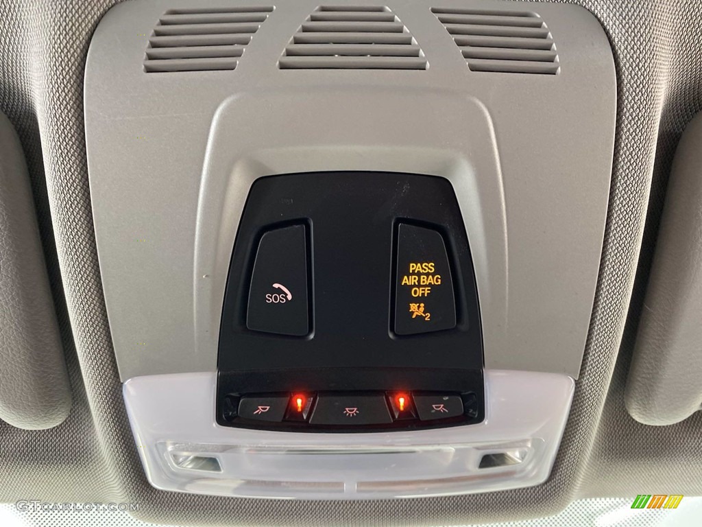 2018 3 Series 320i Sedan - Glacier Silver Metallic / Black photo #30