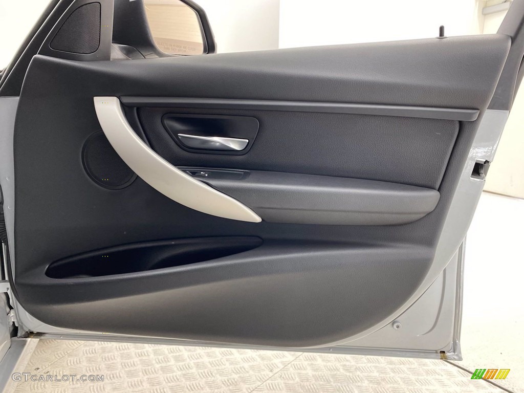 2018 3 Series 320i Sedan - Glacier Silver Metallic / Black photo #31