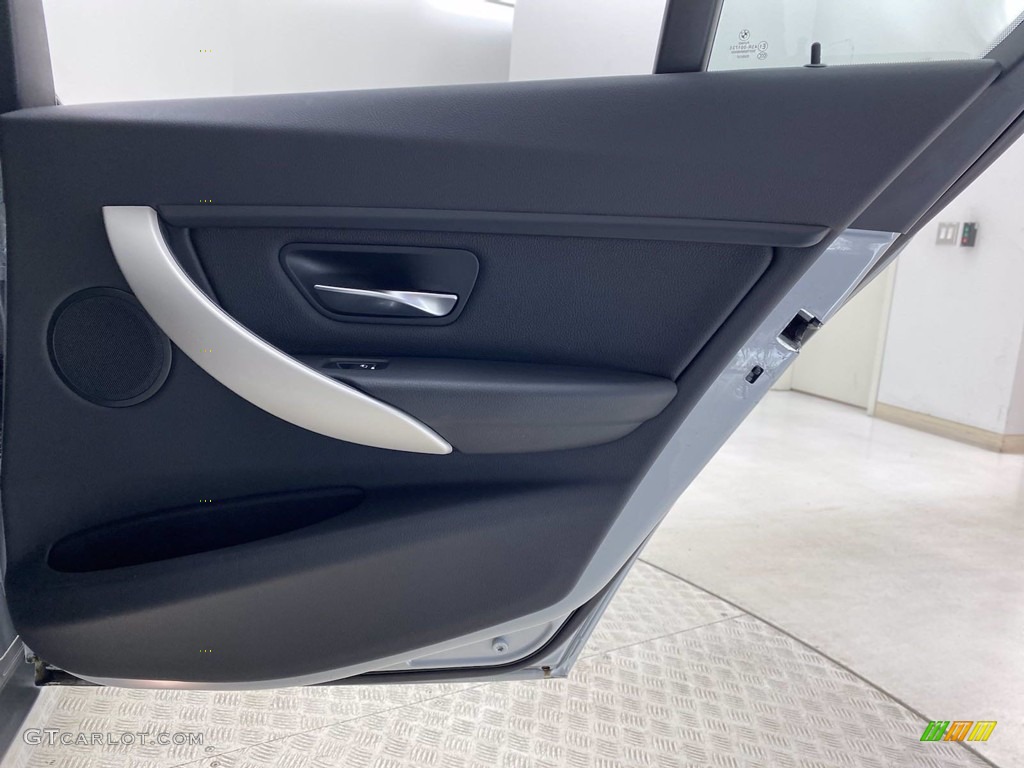 2018 3 Series 320i Sedan - Glacier Silver Metallic / Black photo #34