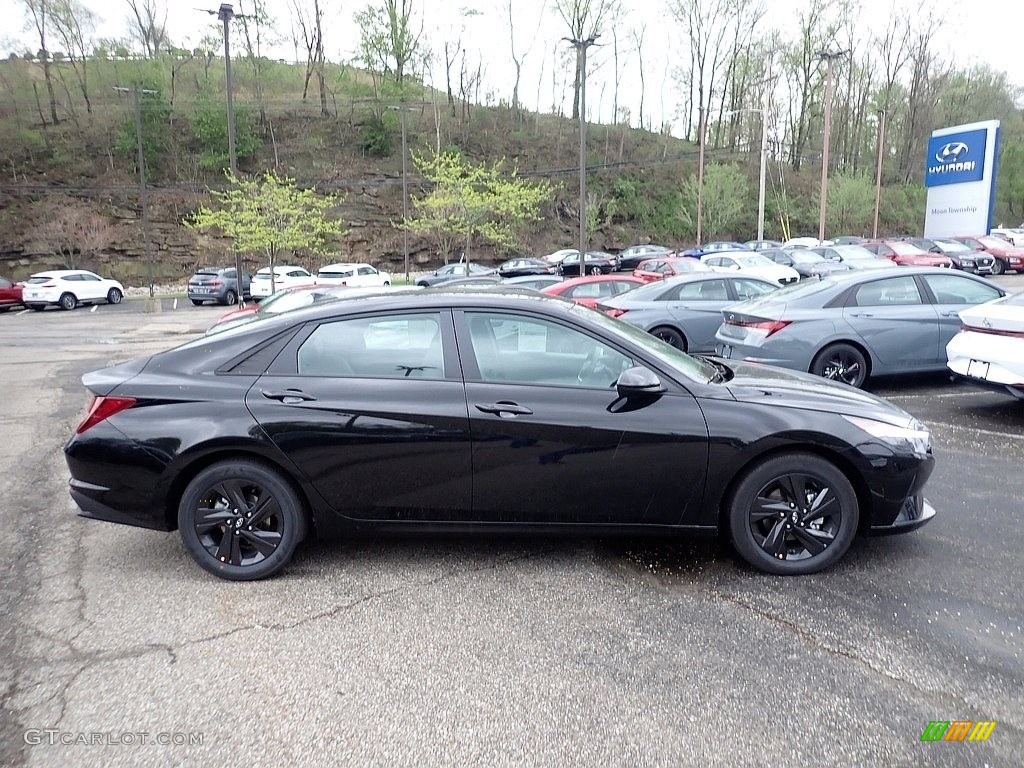 Phantom Black Hyundai Elantra