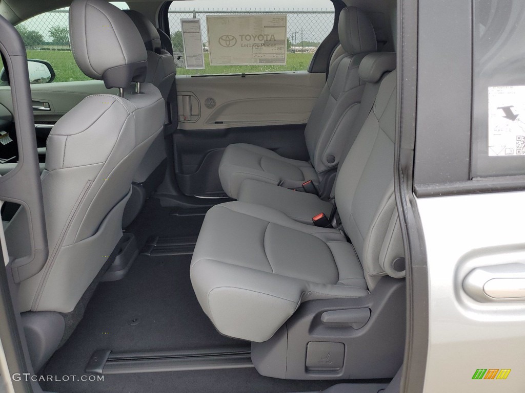2021 Sienna XLE Hybrid - Celestial Silver Metallic / Gray photo #6