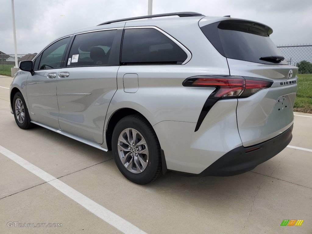 2021 Sienna XLE Hybrid - Celestial Silver Metallic / Gray photo #11