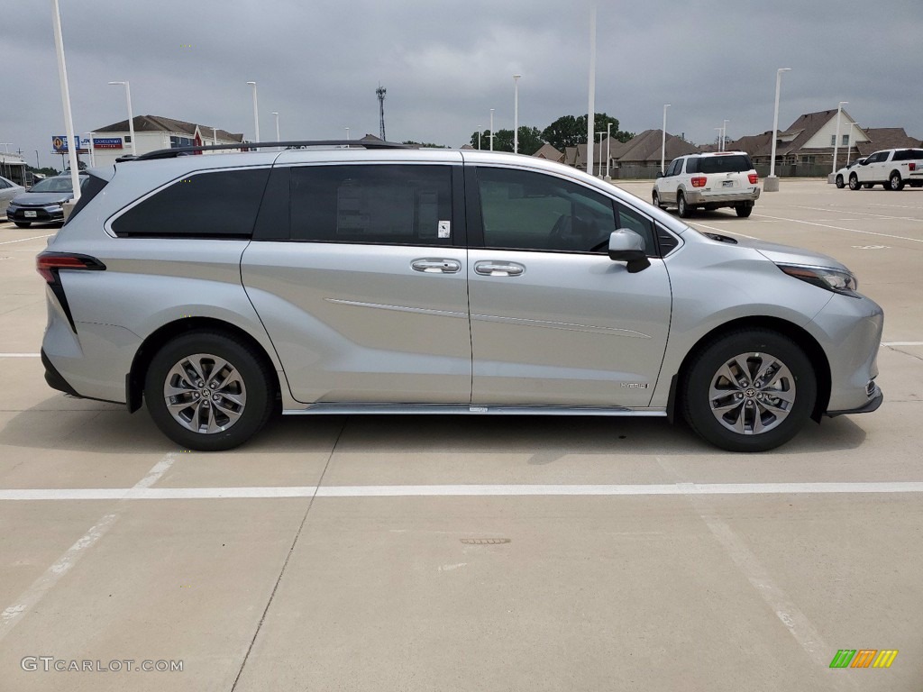 2021 Sienna XLE Hybrid - Celestial Silver Metallic / Gray photo #12