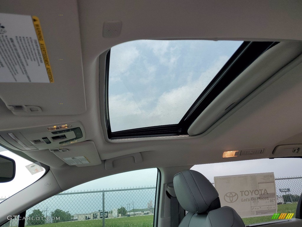 2021 Sienna XLE Hybrid - Celestial Silver Metallic / Gray photo #22
