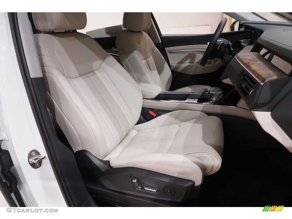 Pearl Beige Interior 2019 Audi e-tron Prestige quattro Photo #141837259