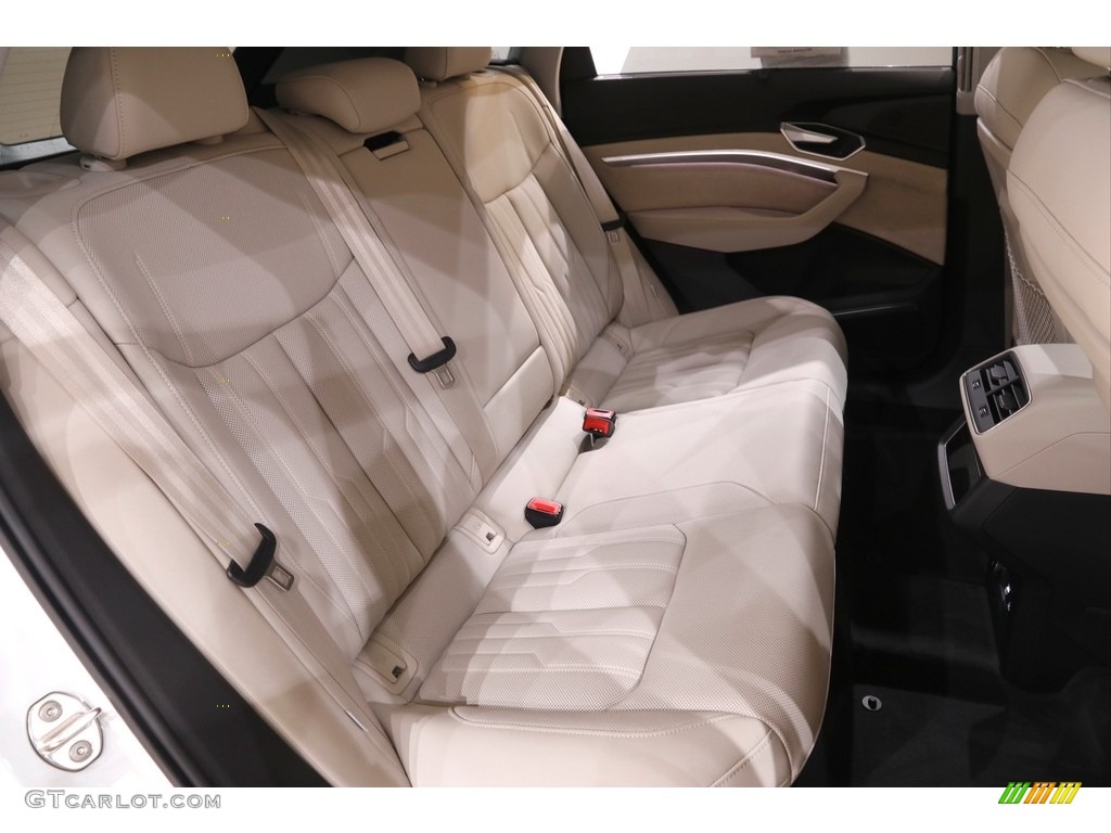 Pearl Beige Interior 2019 Audi e-tron Prestige quattro Photo #141837271