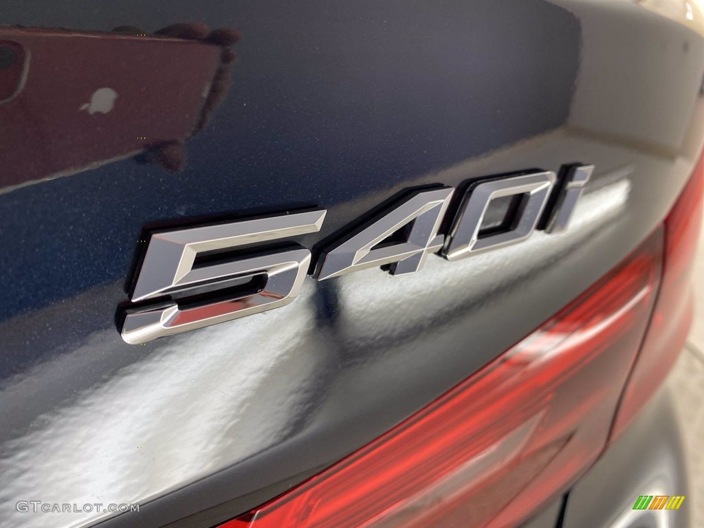 2018 BMW 5 Series 540i Sedan Marks and Logos Photos