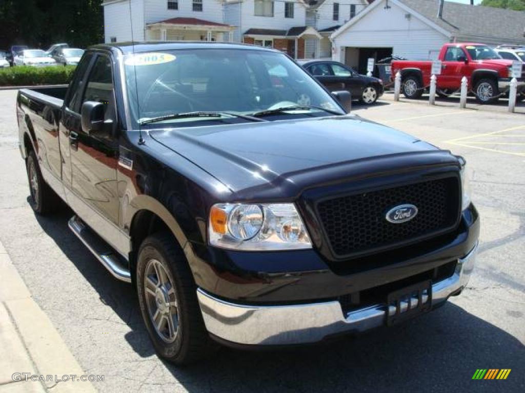 2005 F150 XLT Regular Cab - Black / Medium Flint Grey photo #5