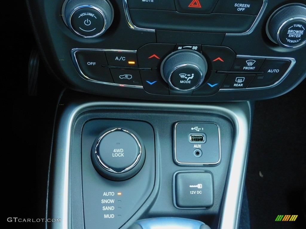 2021 Jeep Compass Latitude 4x4 Controls Photo #141848193