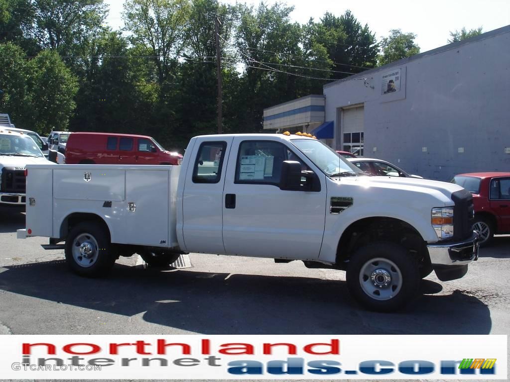 Oxford White Ford F250 Super Duty