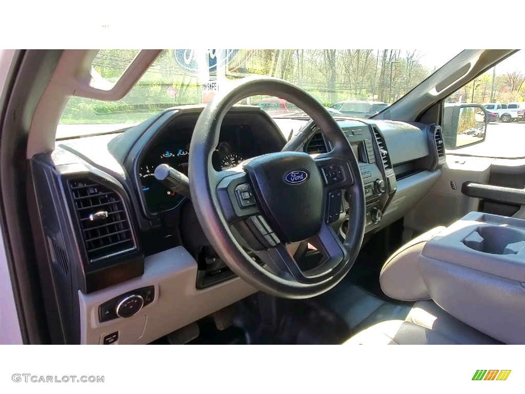 2017 F150 XL SuperCab 4x4 - Oxford White / Earth Gray photo #10