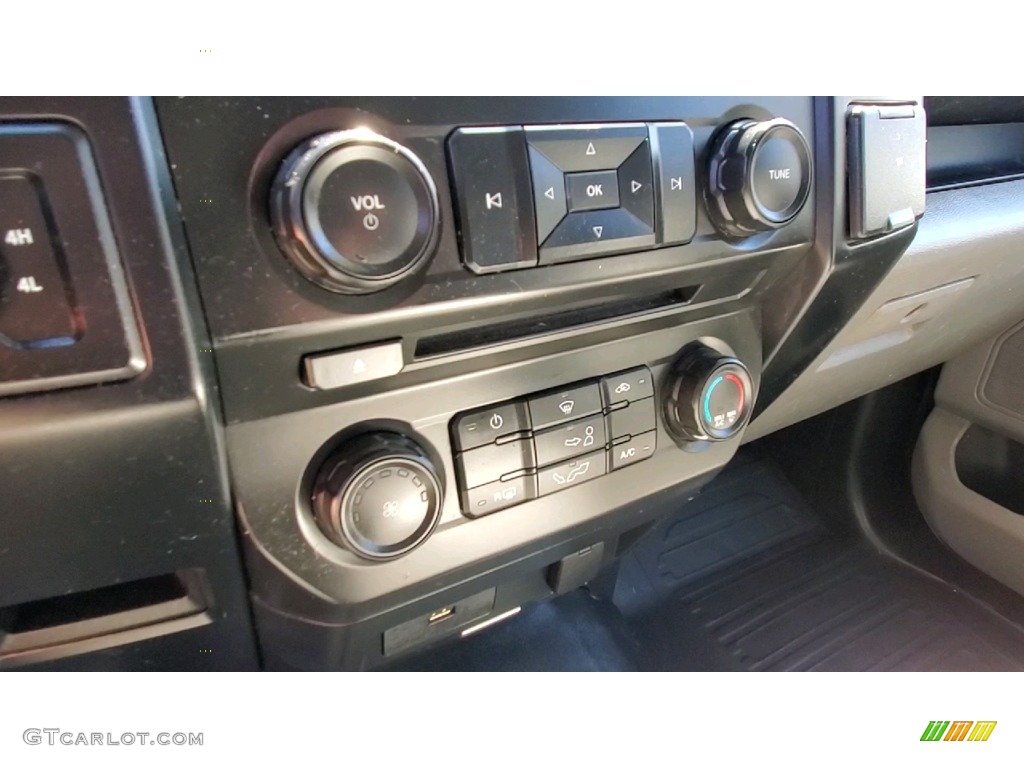 2017 F150 XL SuperCab 4x4 - Oxford White / Earth Gray photo #15