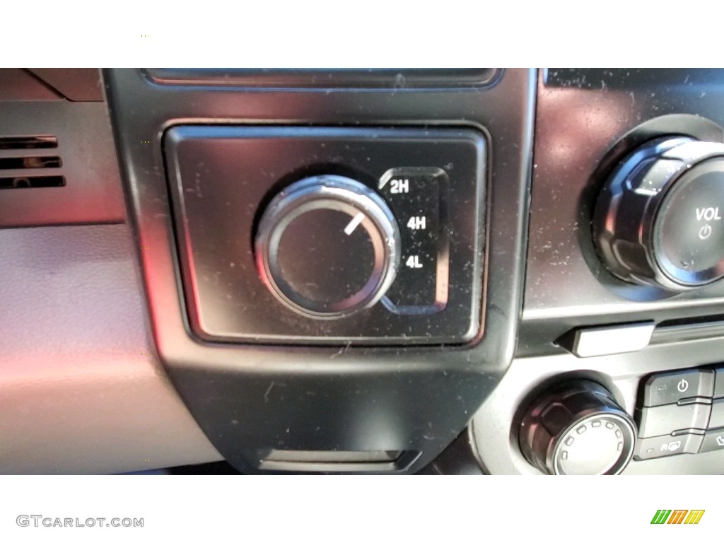 2017 F150 XL SuperCab 4x4 - Oxford White / Earth Gray photo #16