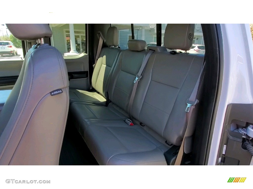 2017 F150 XL SuperCab 4x4 - Oxford White / Earth Gray photo #17