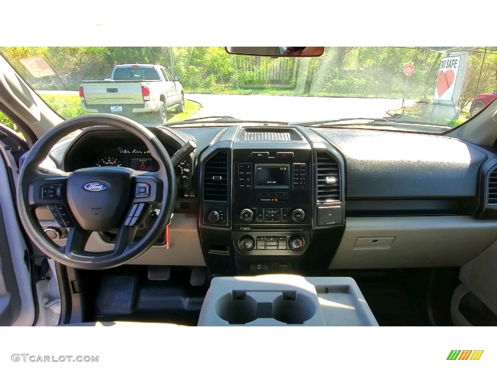 2017 F150 XL SuperCab 4x4 - Oxford White / Earth Gray photo #18