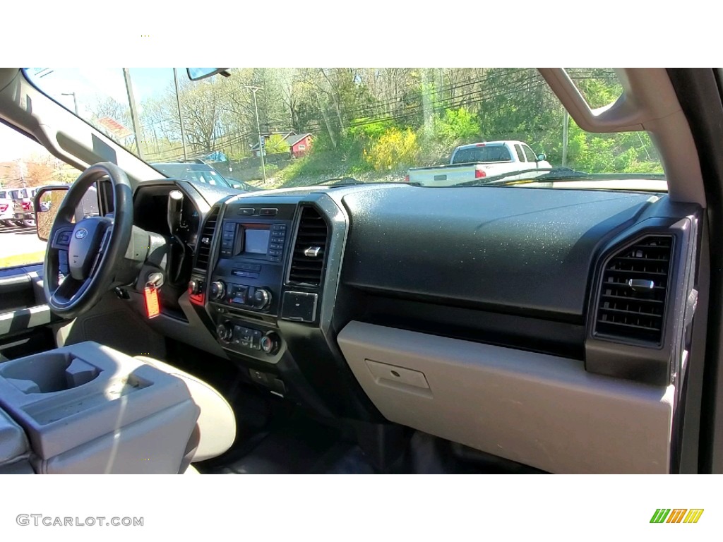 2017 F150 XL SuperCab 4x4 - Oxford White / Earth Gray photo #24