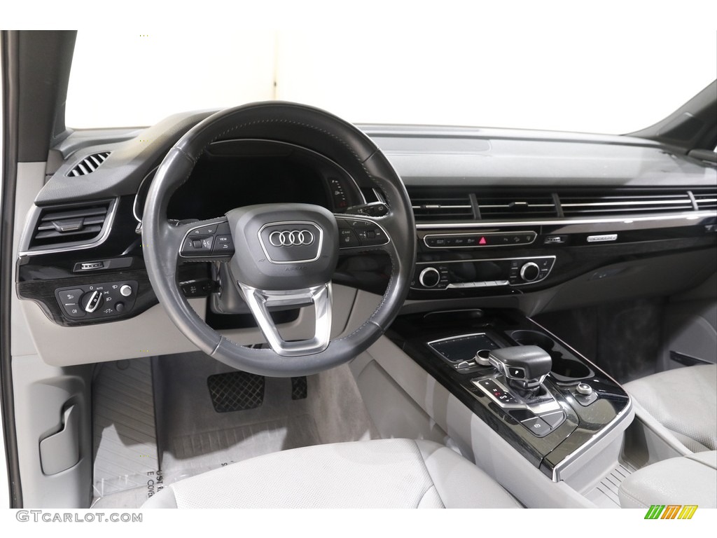2017 Audi Q7 3.0T quattro Prestige Dashboard Photos