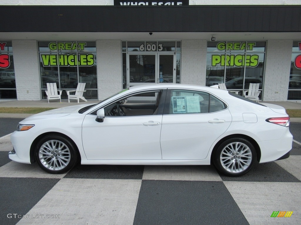 2019 Camry XLE - Super White / Macadamia photo #1