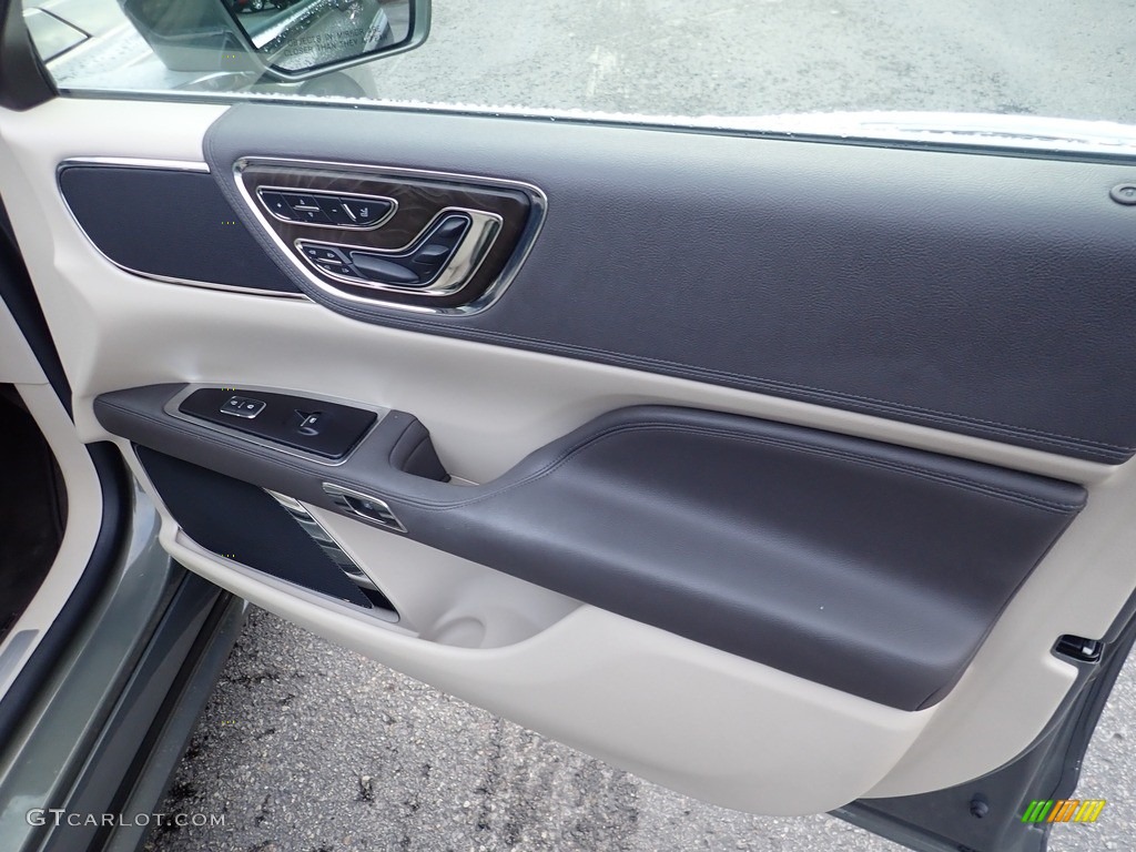 2017 Lincoln Continental Reserve AWD Cappuccino Door Panel Photo #141864247