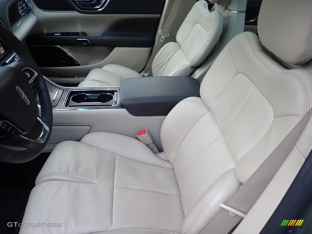 2017 Lincoln Continental Reserve AWD Front Seat Photo #141864286