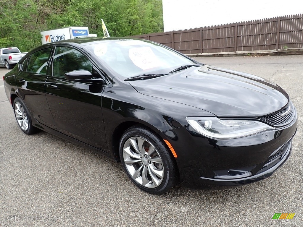 2015 200 S - Black / Black photo #8