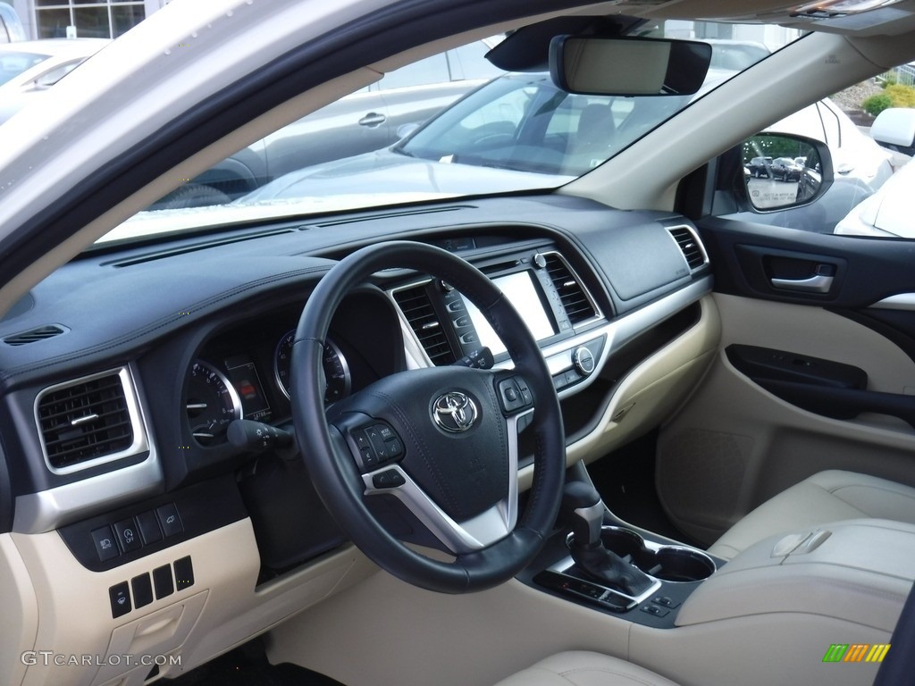 2019 Highlander XLE AWD - Blizzard Pearl White / Almond photo #17