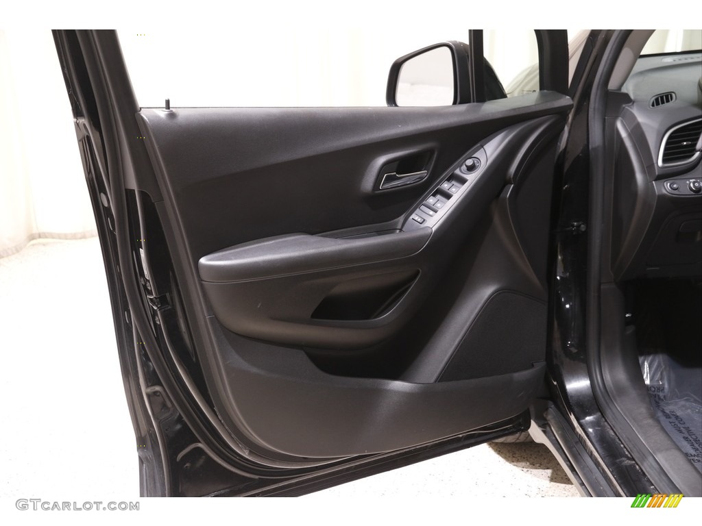 2019 Chevrolet Trax LT Jet Black Door Panel Photo #141875926