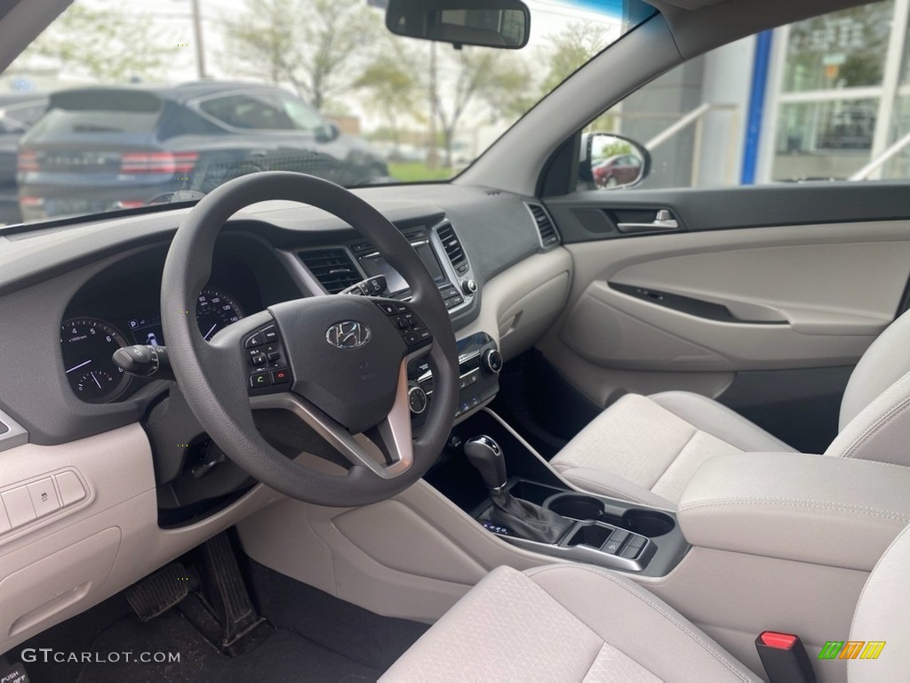 Gray Interior 2018 Hyundai Tucson SE Photo #141877261